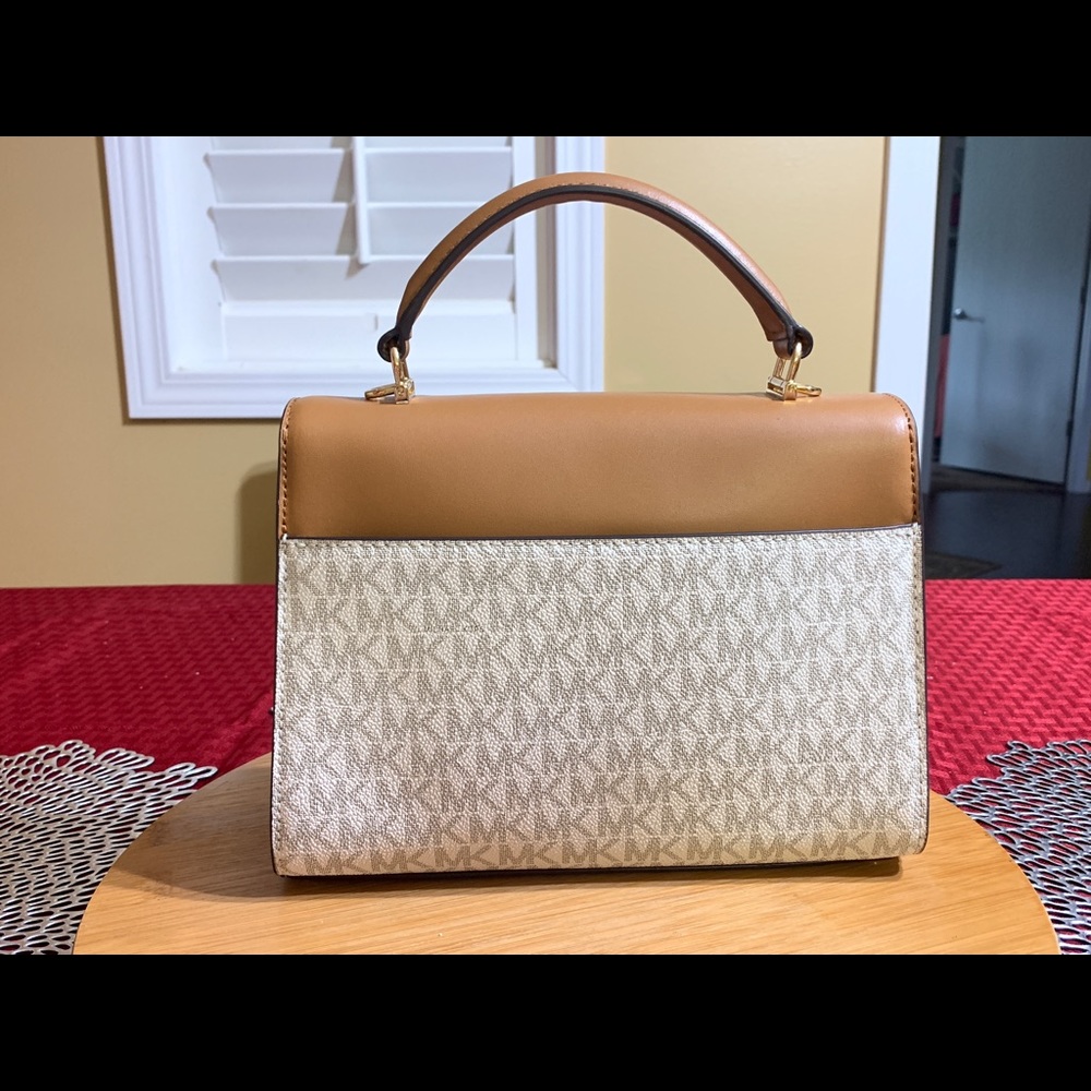 Michael Kors mini purse 👜 - Picture 3 of 7